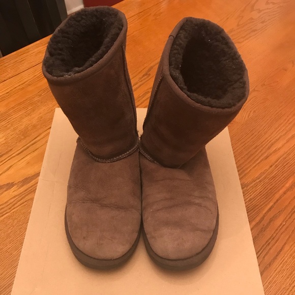 Women’s classic UGG boot - Picture 2 of 8